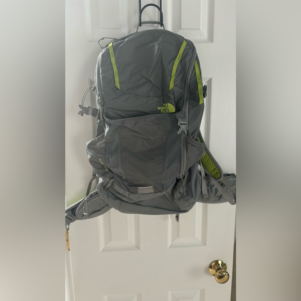 North Face Litus 22 Exploration Backpack Grey L/XL